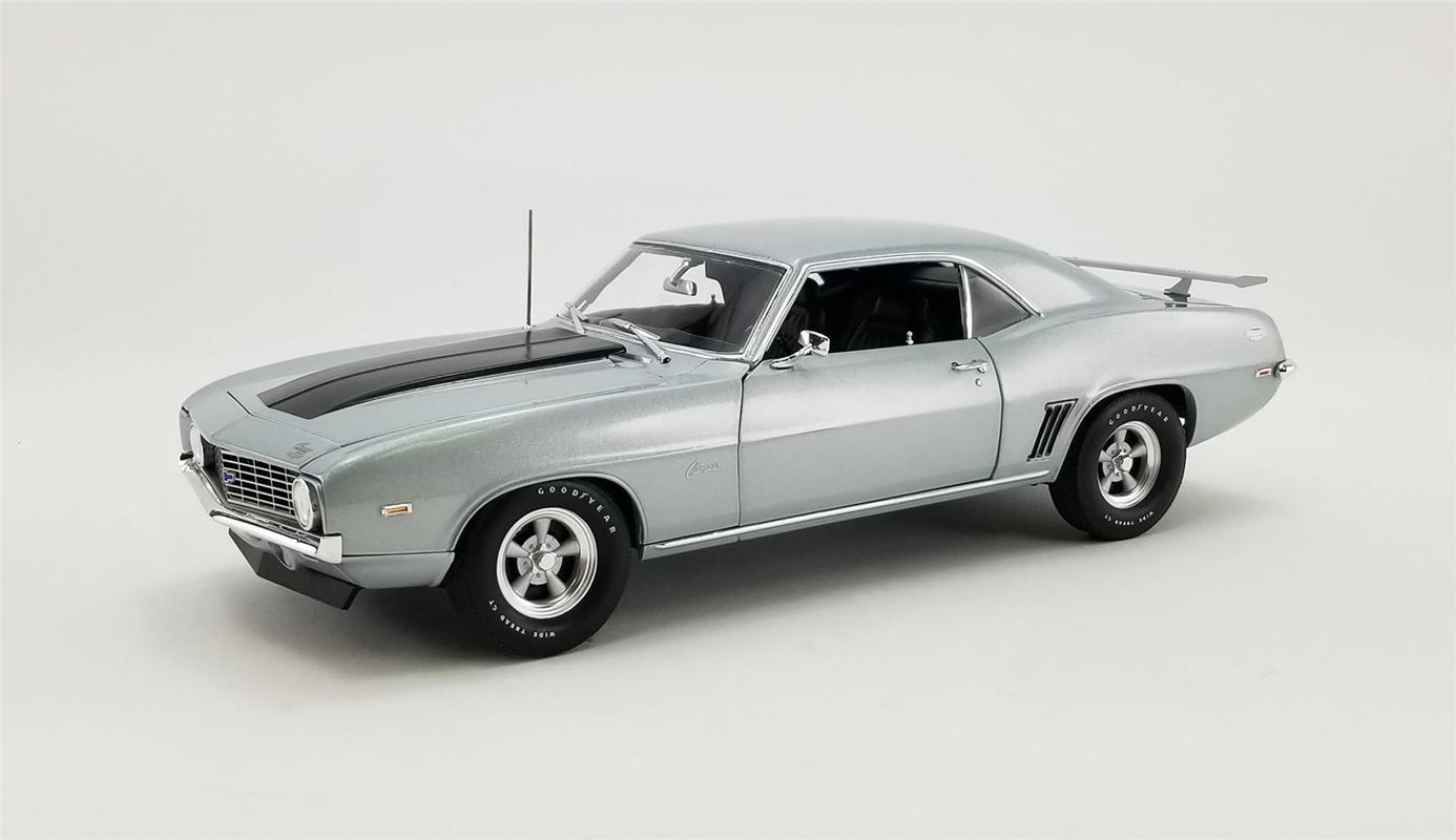 1:18 1969 Chevrolet COPO Camaro - Cortez Silver/Product Detail/Figurines