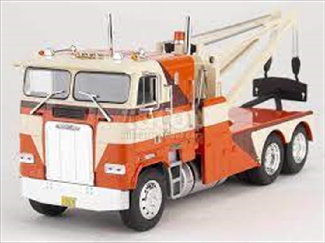 1:43 1984  Freightliner FLA 9664 Tow Truck - Orange with White and Brown/Product Detail/Figurines