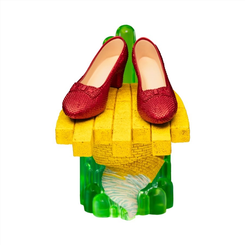 Wizard of Oz - Scaled Ruby Slippers Statuette on light-up Stand/Product Detail/Collectables